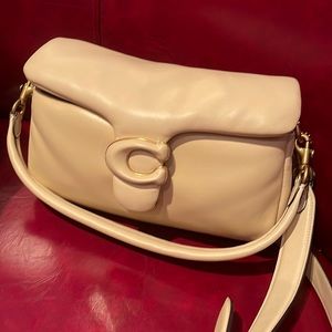 Coach tabby pillow large size. Leather bag perfect condition, used one time only